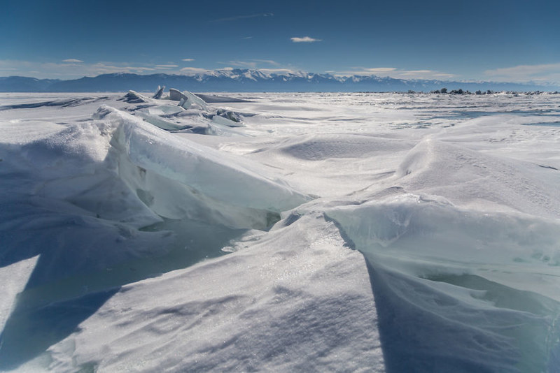 冰封十里的纯色湖面 贝加尔湖的冰冻世界
