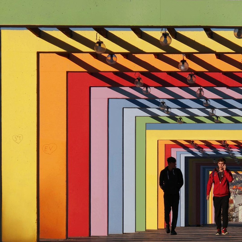 伊斯坦布尔的色彩都市 极简构图的视觉构成