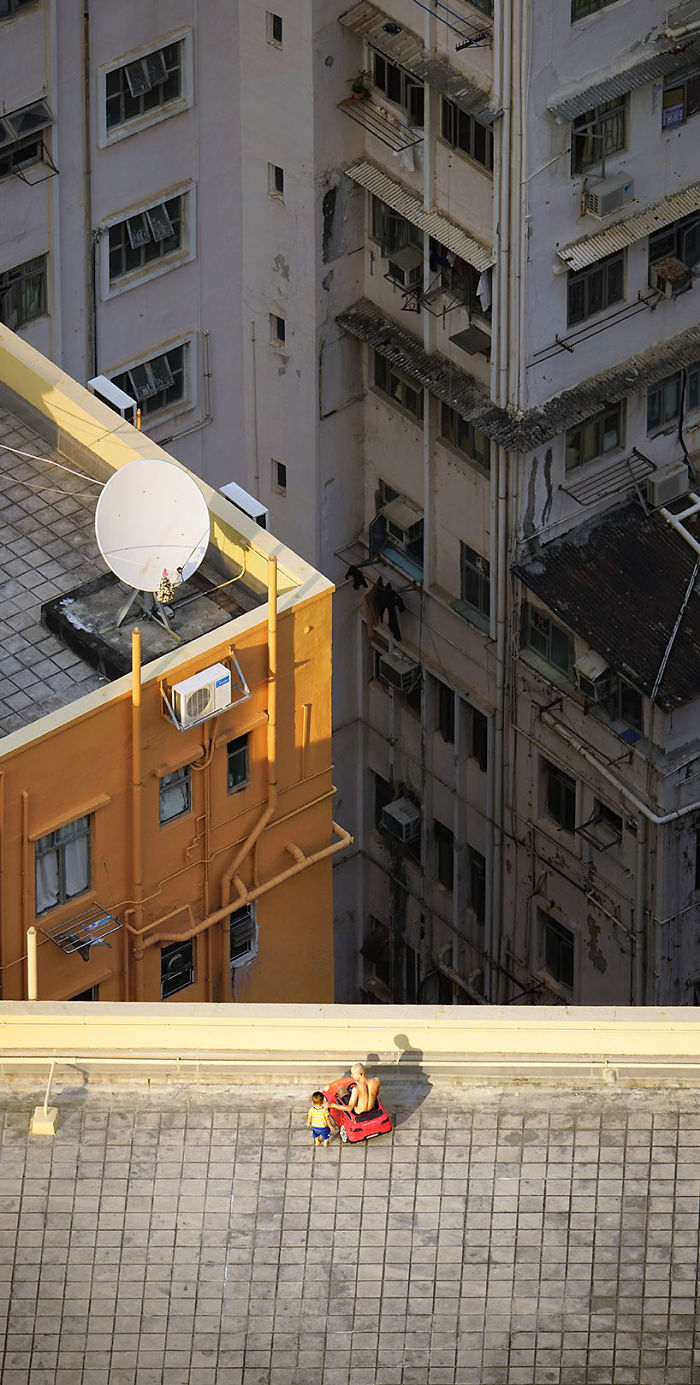 独特视角感受不一样的市井 香港楼顶的生活场景