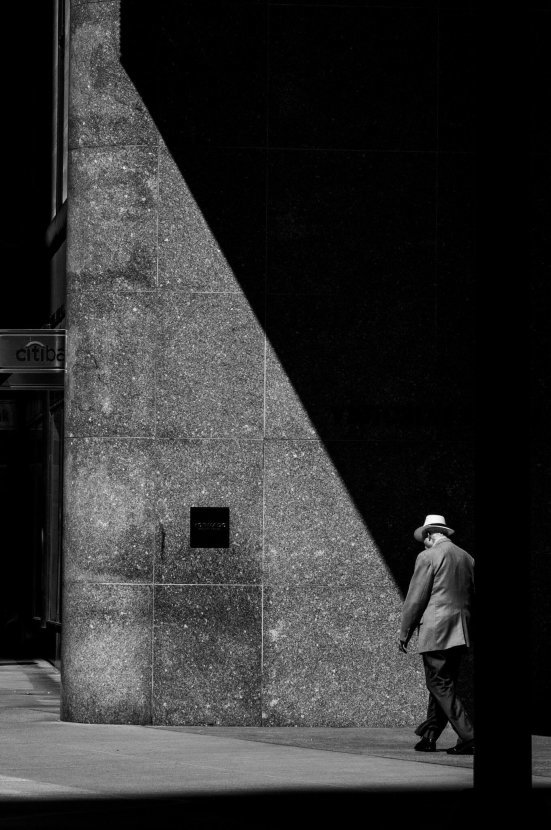 黑白摄影的极致影调 都市街头的精彩影像