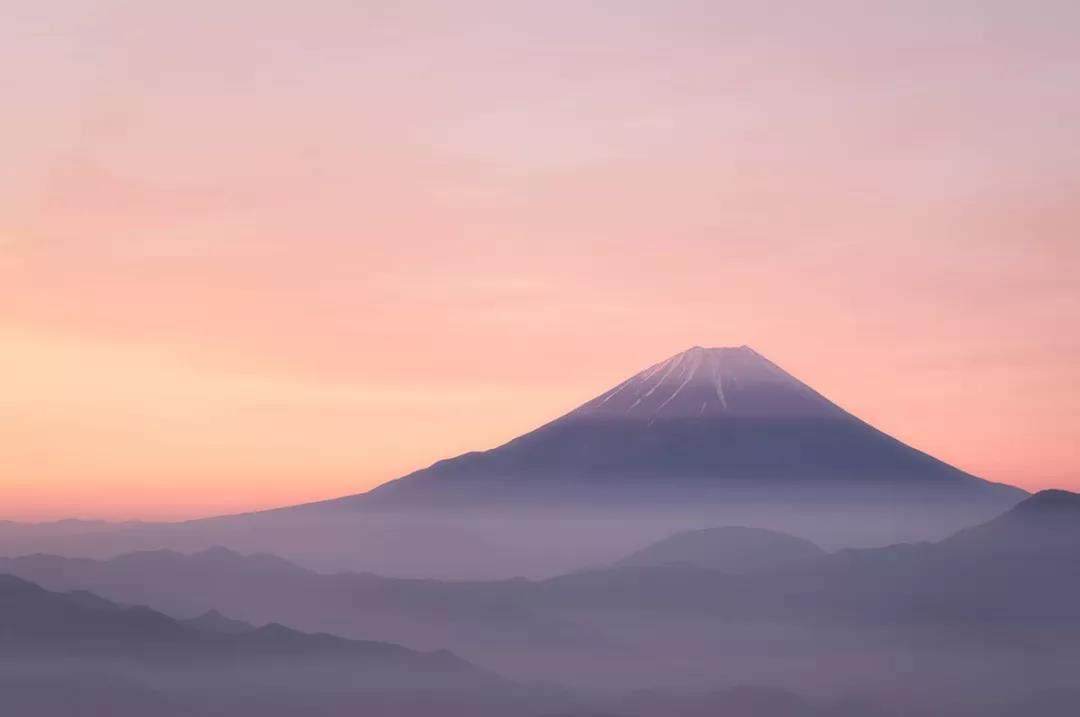 怀着执念与期待  一生只为富士山拍照