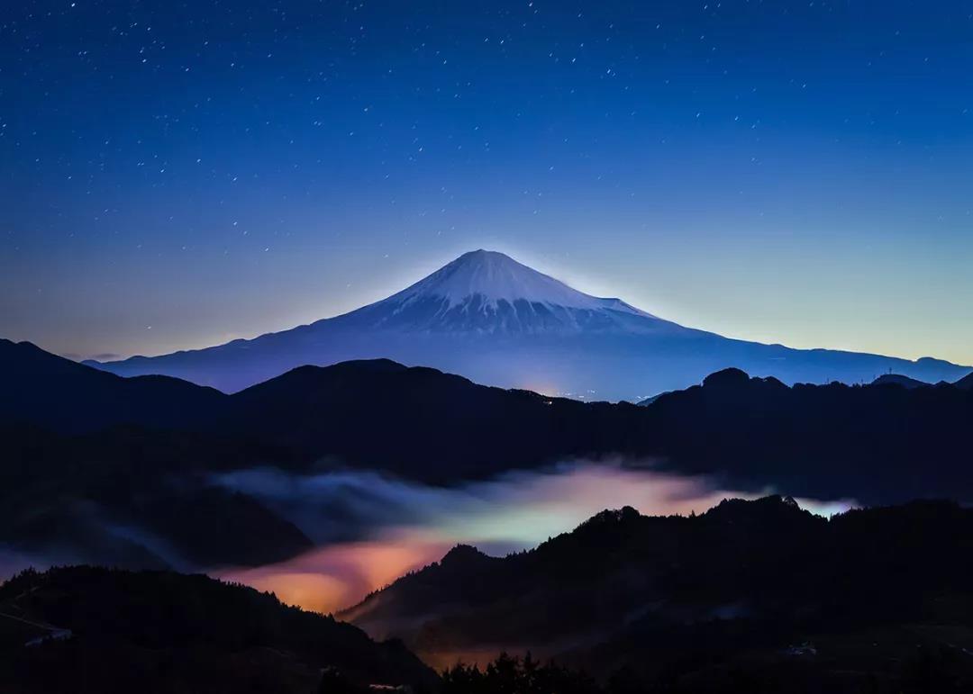 怀着执念与期待  一生只为富士山拍照