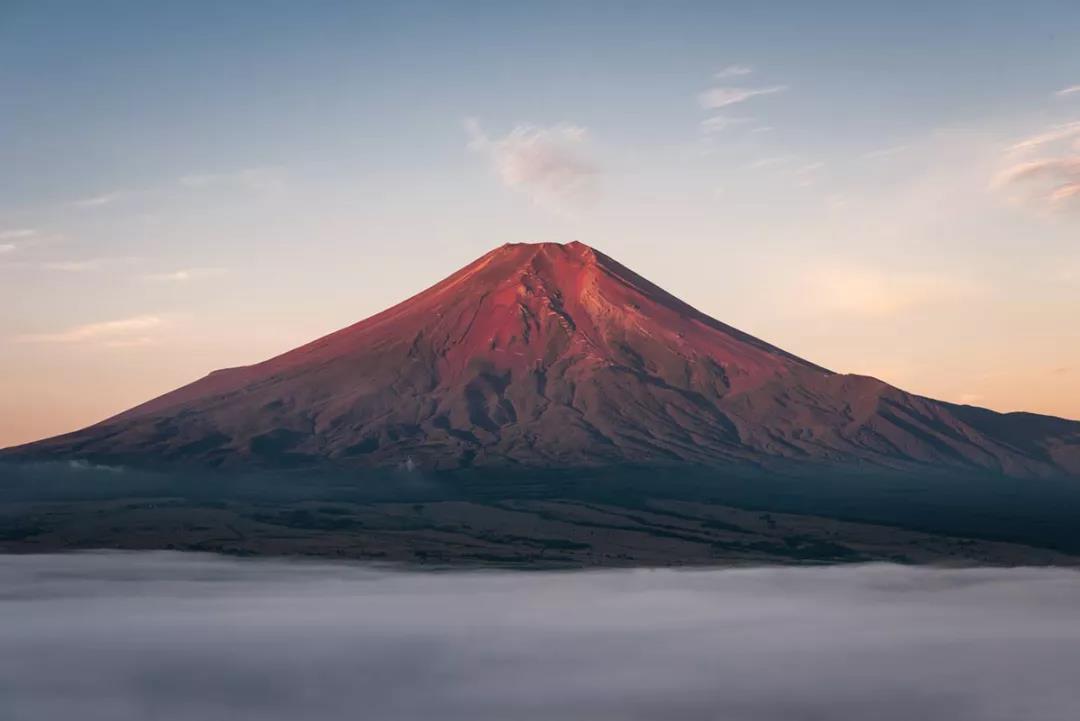 怀着执念与期待  一生只为富士山拍照