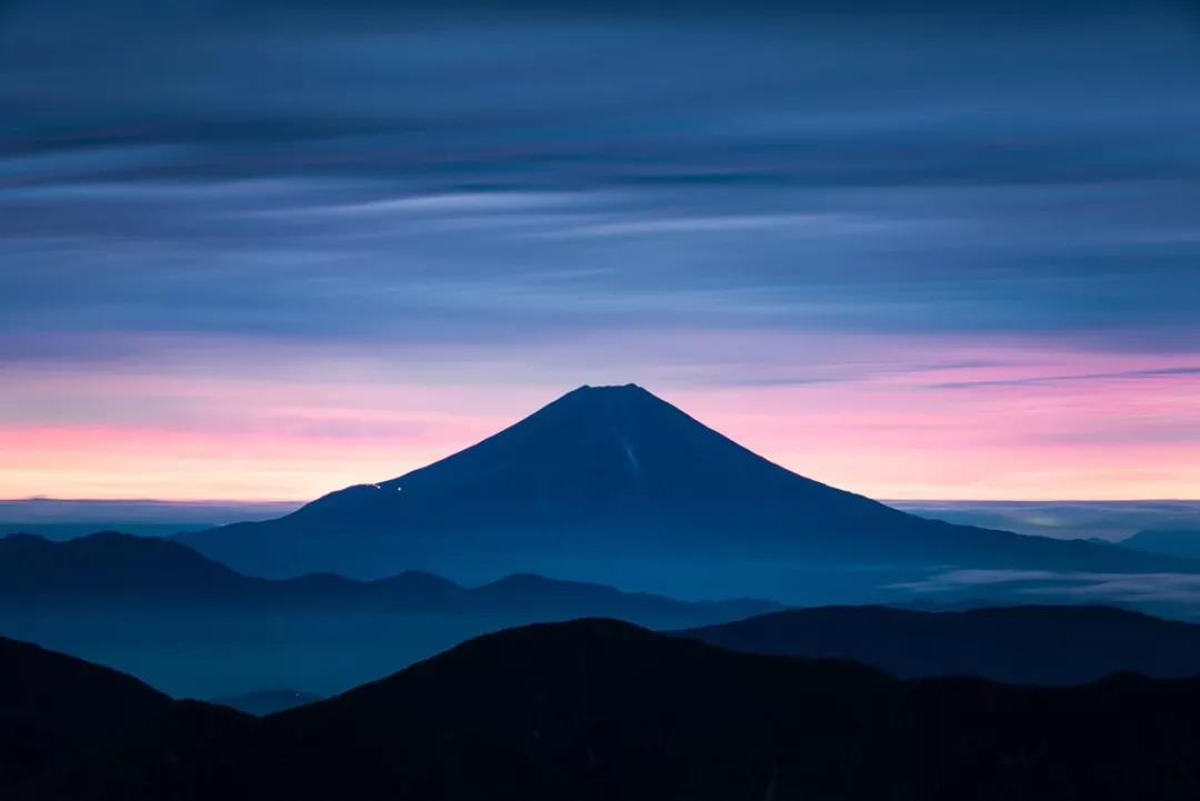 怀着执念与期待  一生只为富士山拍照