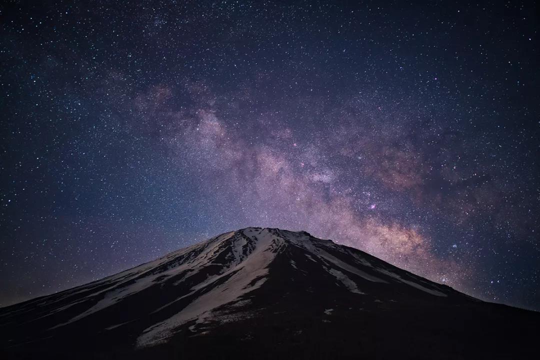 怀着执念与期待  一生只为富士山拍照