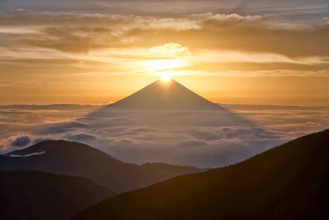 怀着执念与期待  一生只为富士山拍照