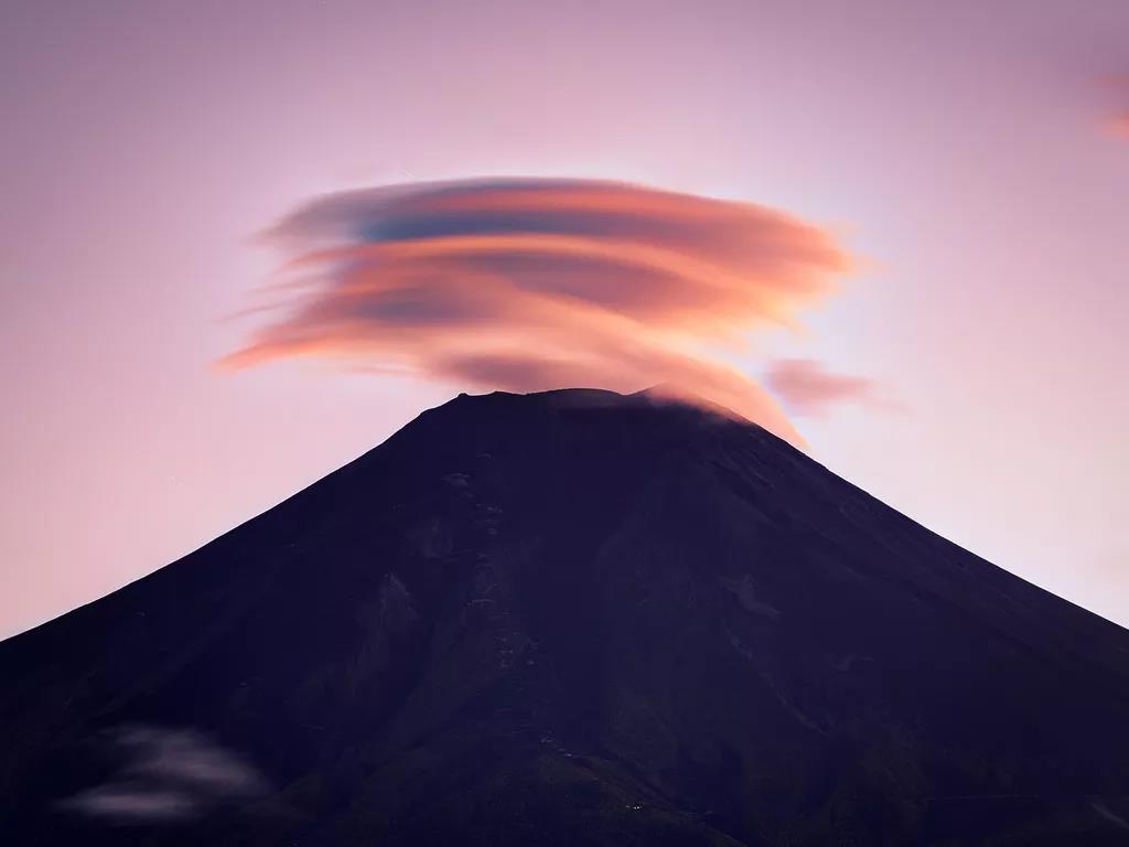 怀着执念与期待  一生只为富士山拍照