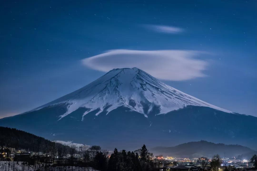 怀着执念与期待  一生只为富士山拍照