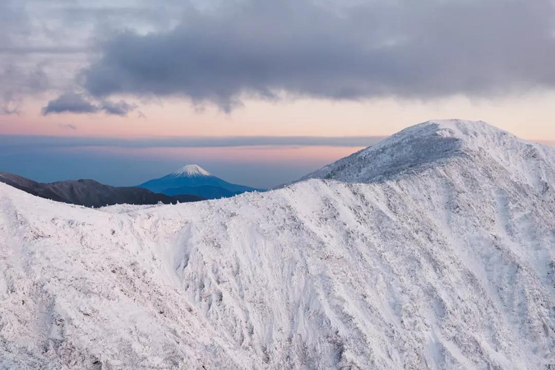 怀着执念与期待  一生只为富士山拍照