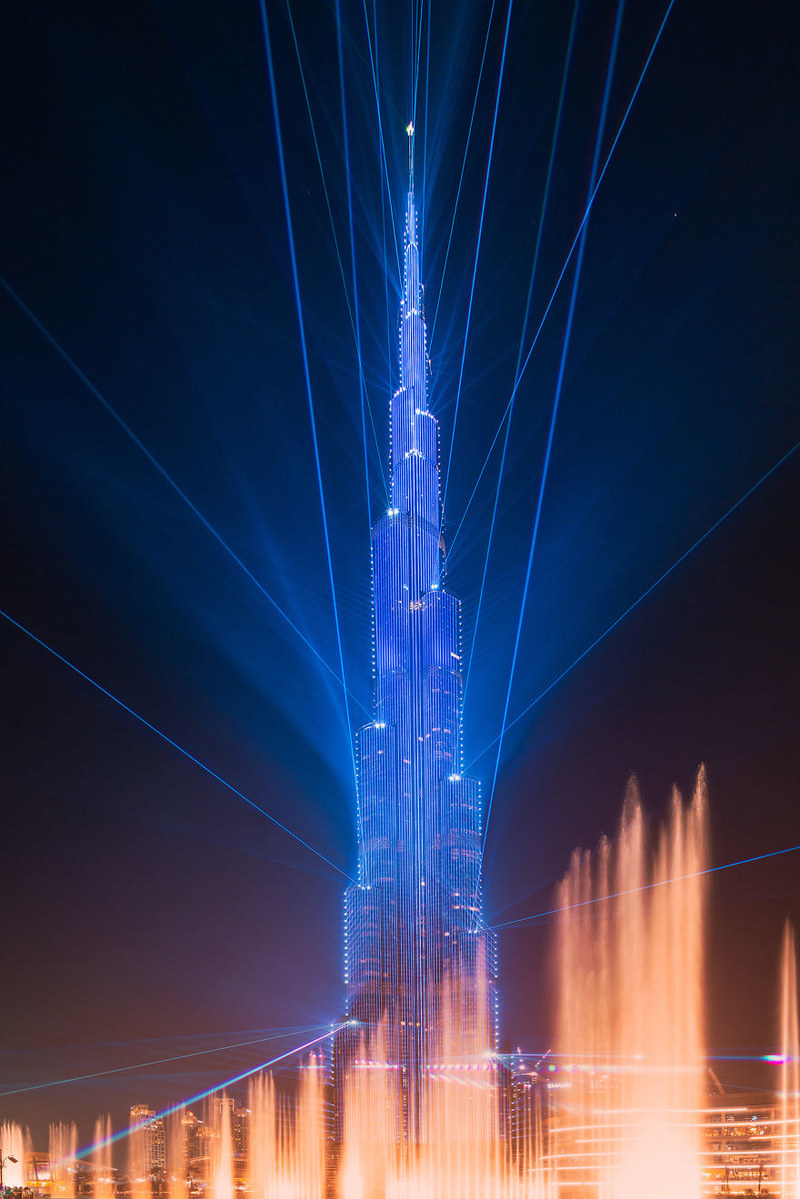如幻影般魅力无限 震撼的迪拜哈利法塔灯光秀