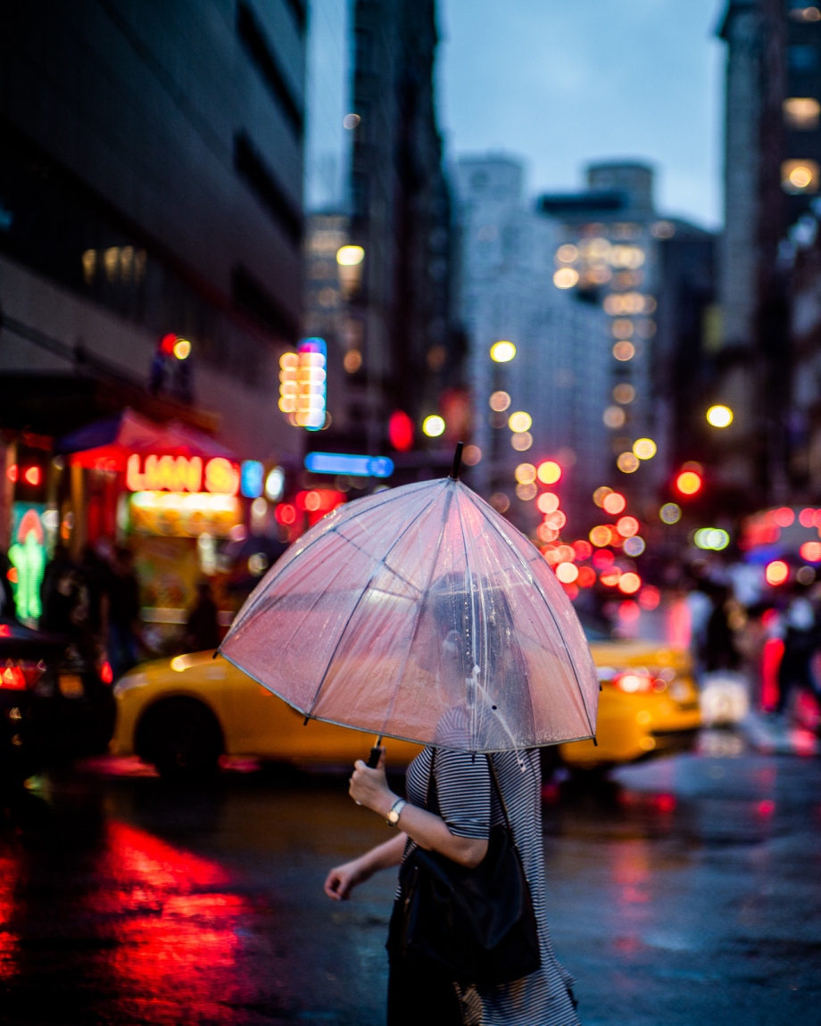 雨中纽约的梦幻色彩 嗅探街头的五光十色