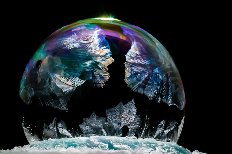 将冬天冰封于晶莹气泡 缤纷浪漫的惊人之美