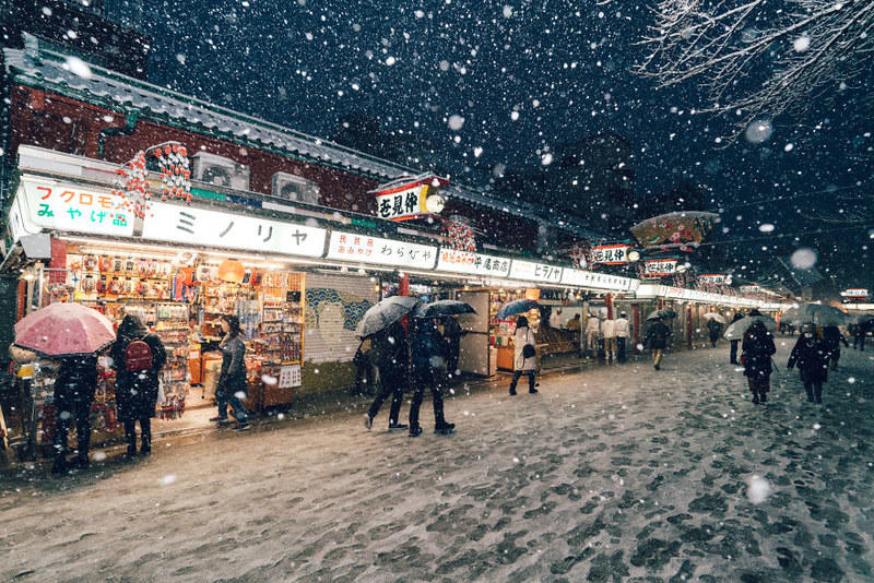 大雪纷飞的东京街头 记录银装素裹的日本东京