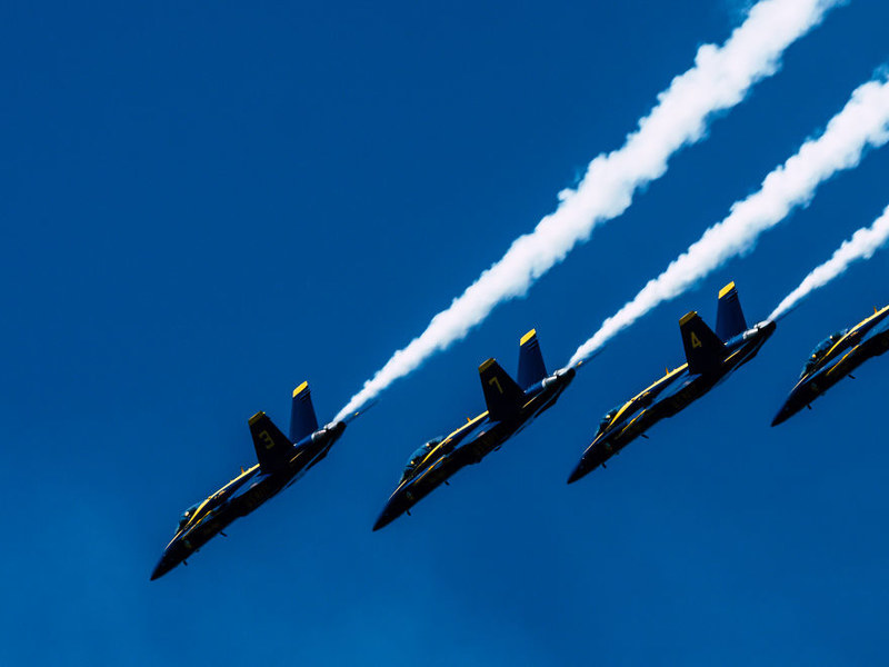 掠过蓝天的震撼 美国海军Blue Angel表演队