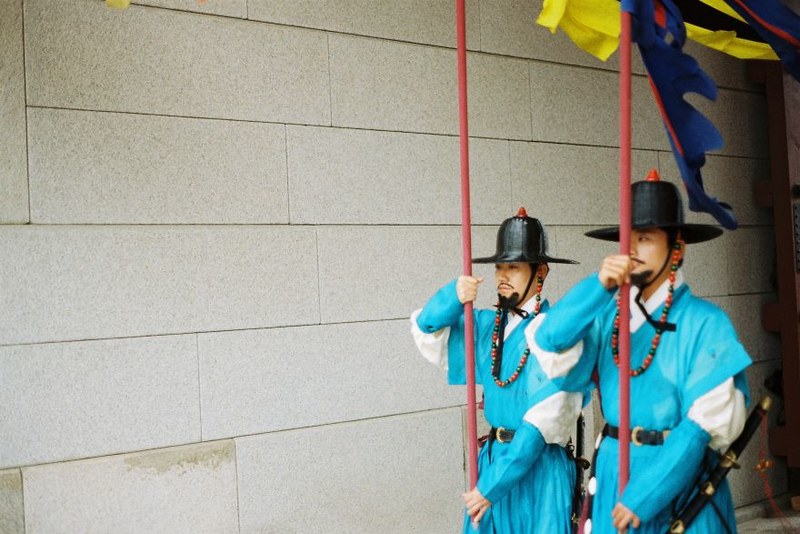 胶片中的韩国首尔之旅 记录充满活力的生动色彩