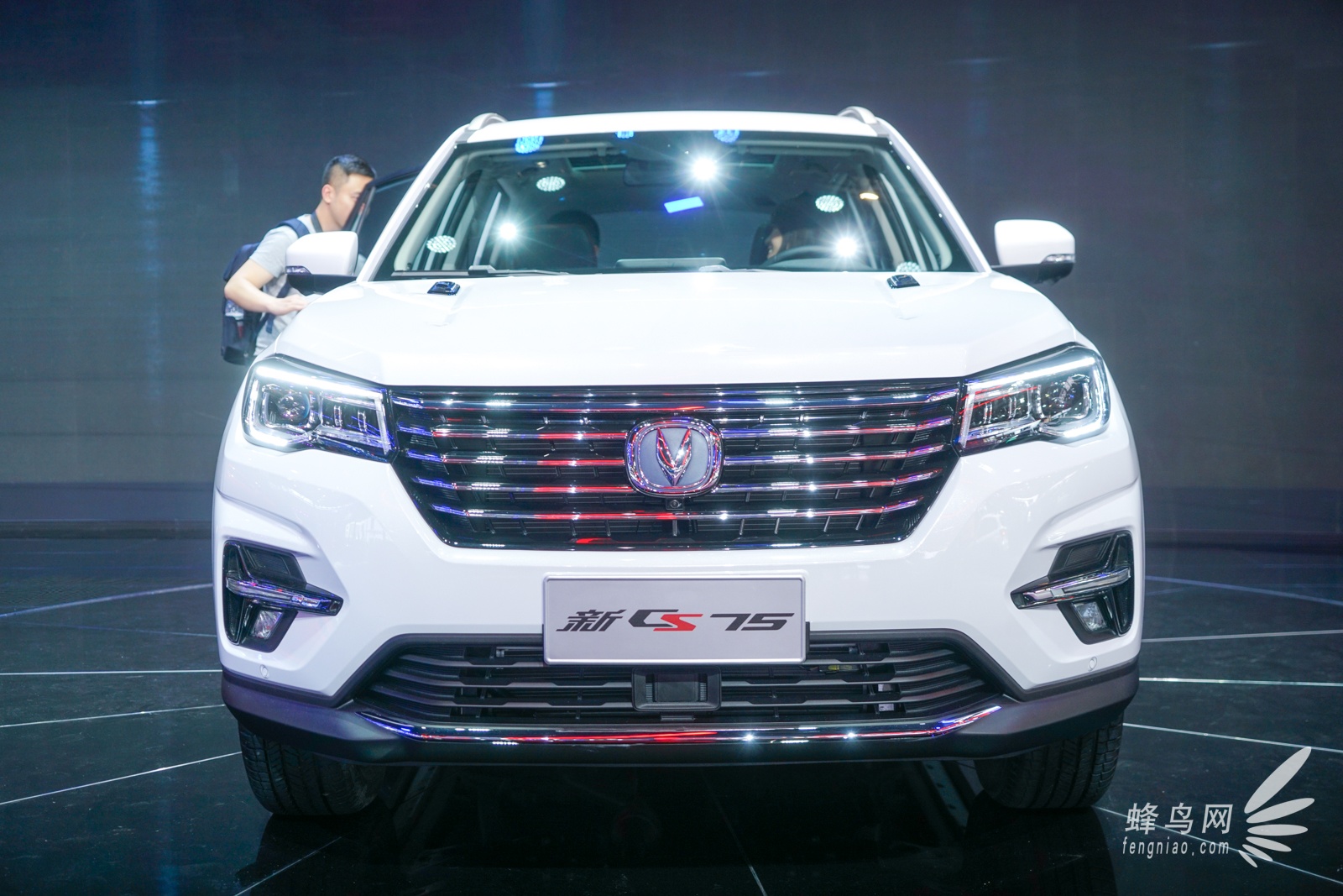 2018北京国际车展：长安汽车展出全新CS75
