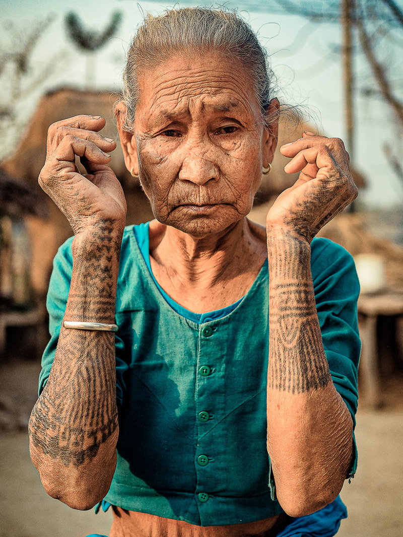 身份故事的象征 塔拉部落的最后纹身的女人