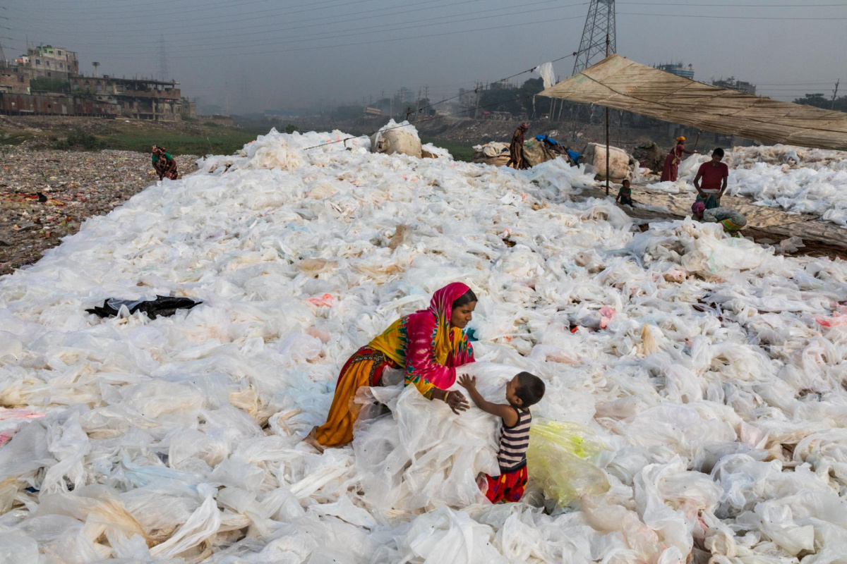 塑料星球人类之殇 日益严重的白色污染