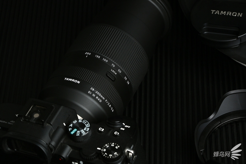 腾龙28-200mm F2.8-5.6 Di III RXD外观图赏