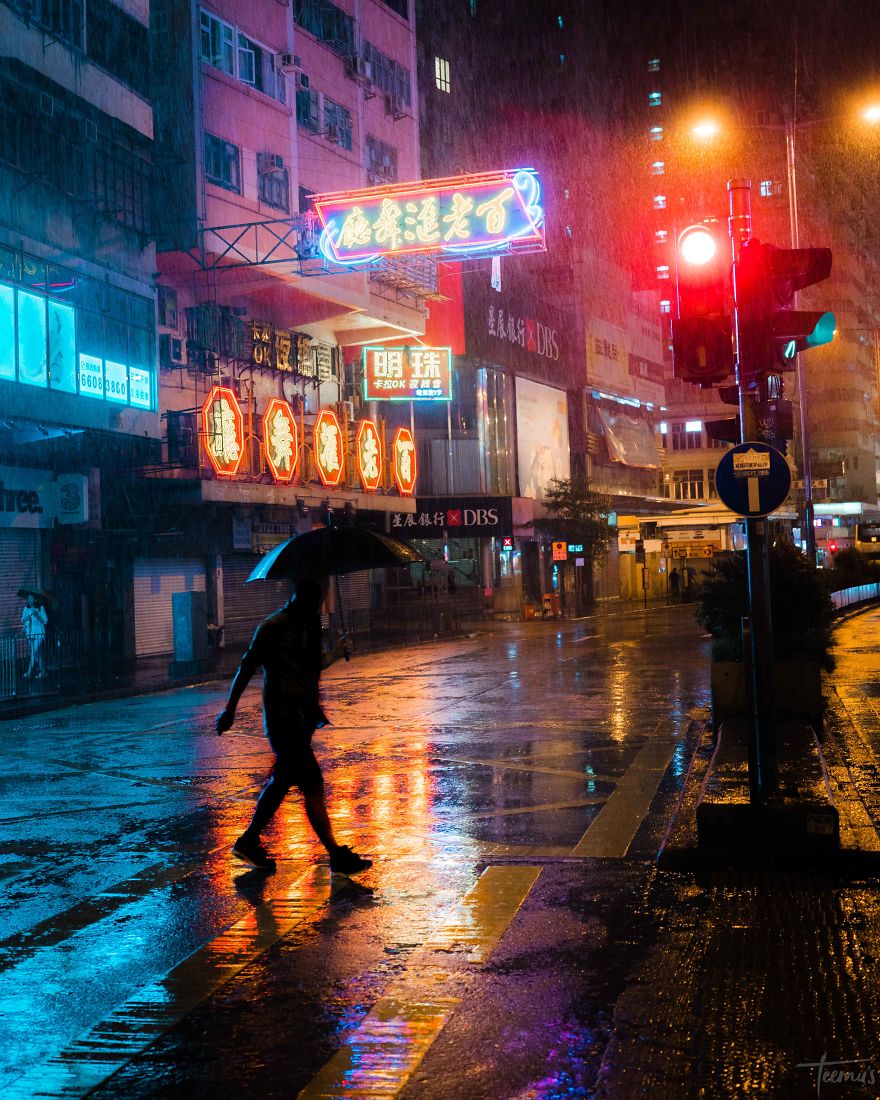 雨中香港的迷茫夜色 梦幻色彩的科幻之城