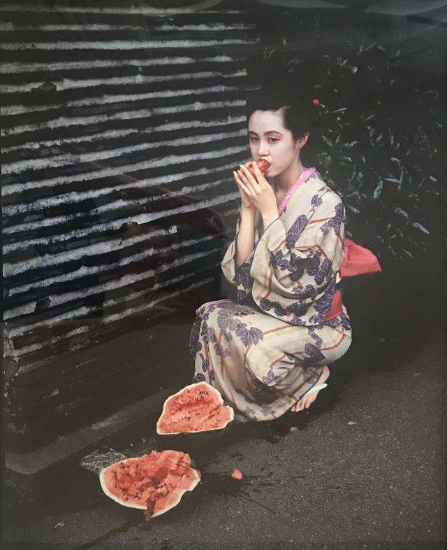 ﲻһʽ ľΩͷµŮ뻨