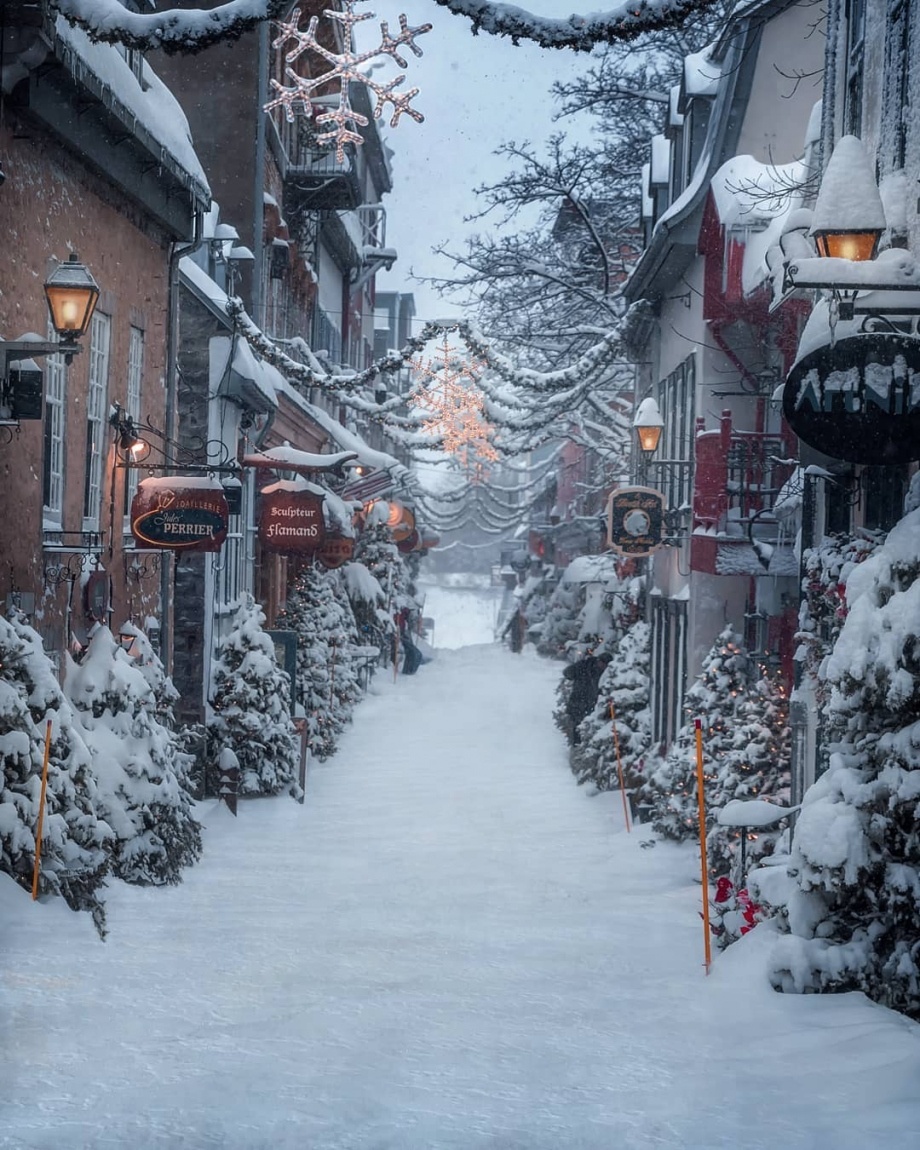 浓郁的冬日气氛 白雪覆盖的浪漫古都