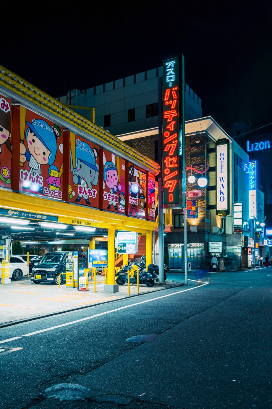 新宿街头的华丽之夜 灯红酒绿的超级都市