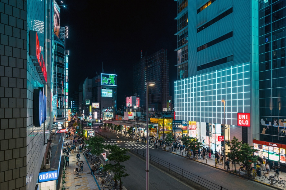 新宿街头的华丽之夜 灯红酒绿的超级都市