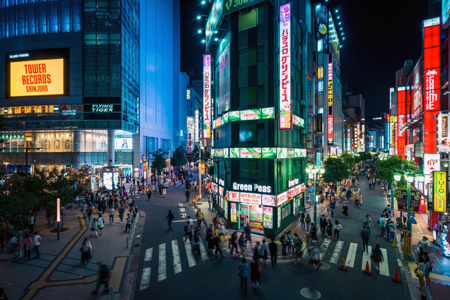 新宿街头的华丽之夜 灯红酒绿的超级都市