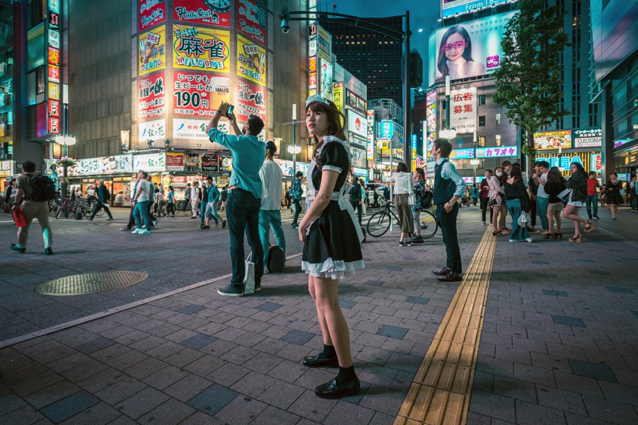 新宿街头的华丽之夜 灯红酒绿的超级都市