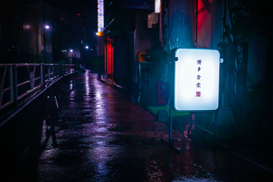 暴风雨前的宁静 霓虹之下宁静的东京街头