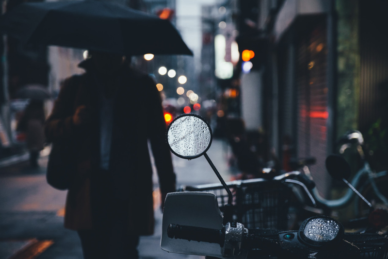 漫步雨中东京 浓郁色调的惬意视觉
