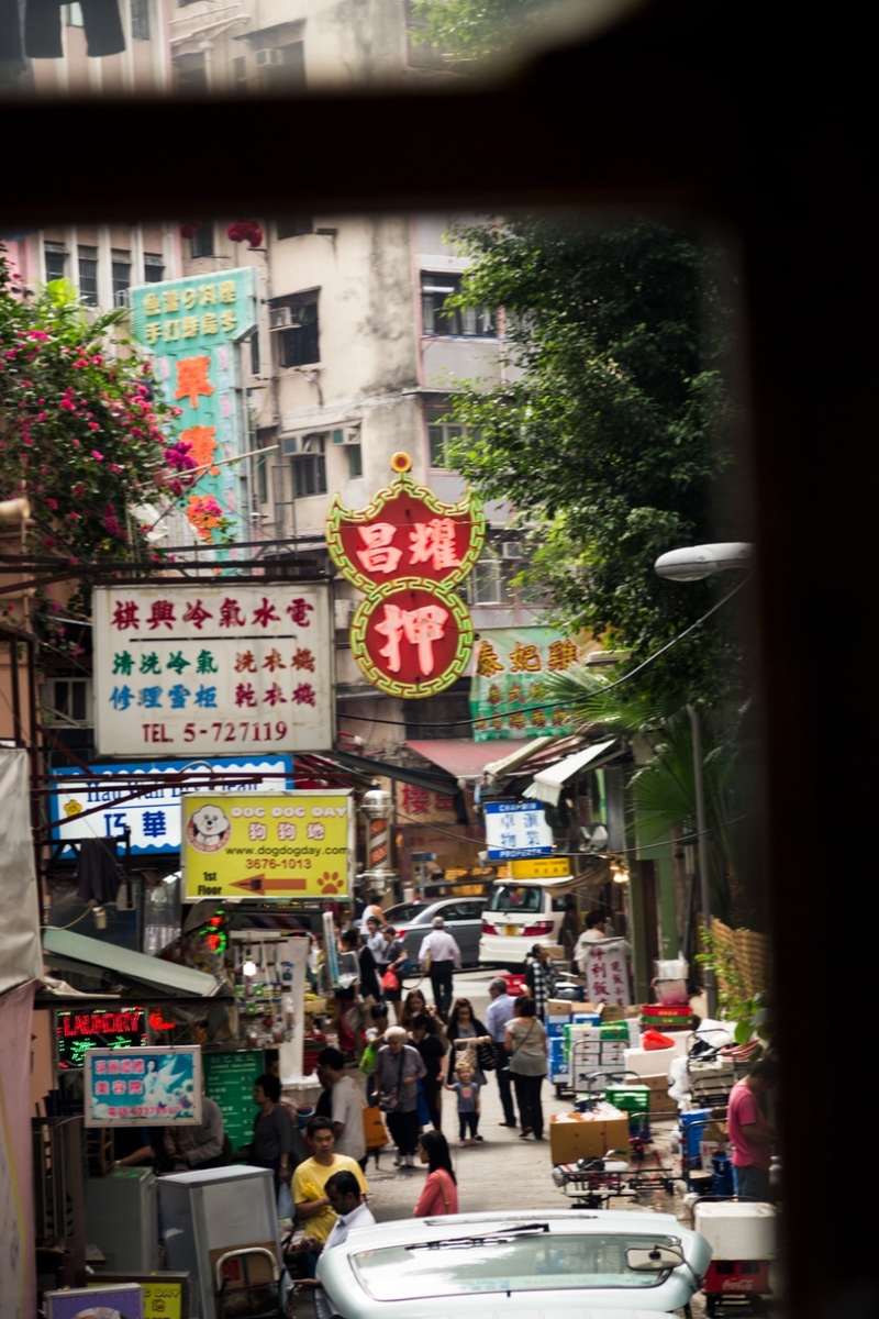 纵横香港的浓郁色调 感受喧闹的亚洲大都会