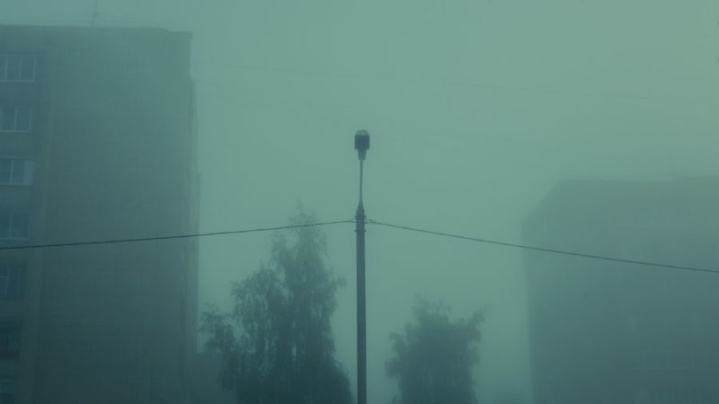 神秘未知的朦胧世界 冷色迷雾中的孤独