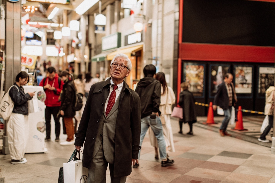 柔和的橘色影调 电影般的日本京都街头