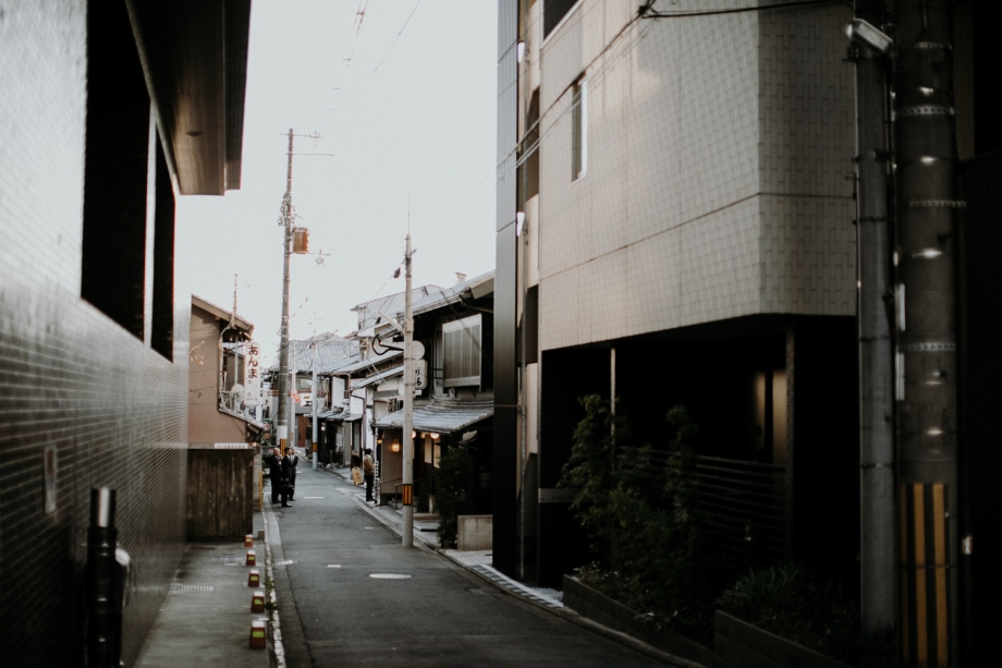 柔和的橘色影调 电影般的日本京都街头