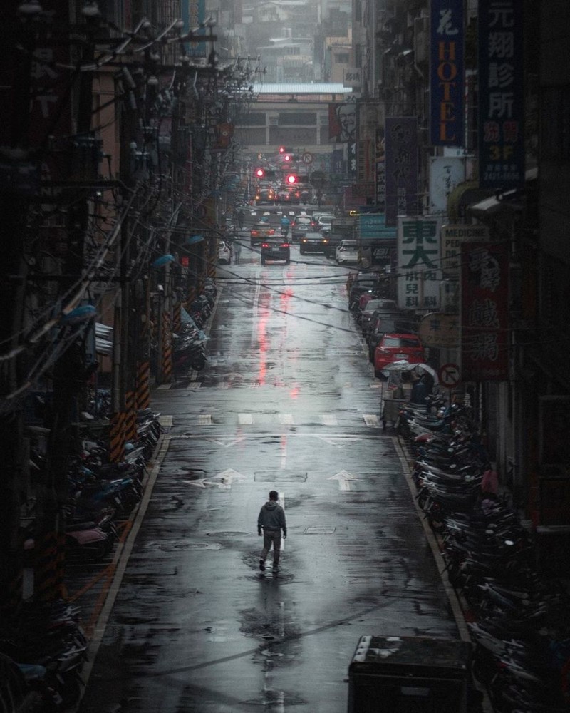 阴郁的城市街景 现实版“暮光之城”