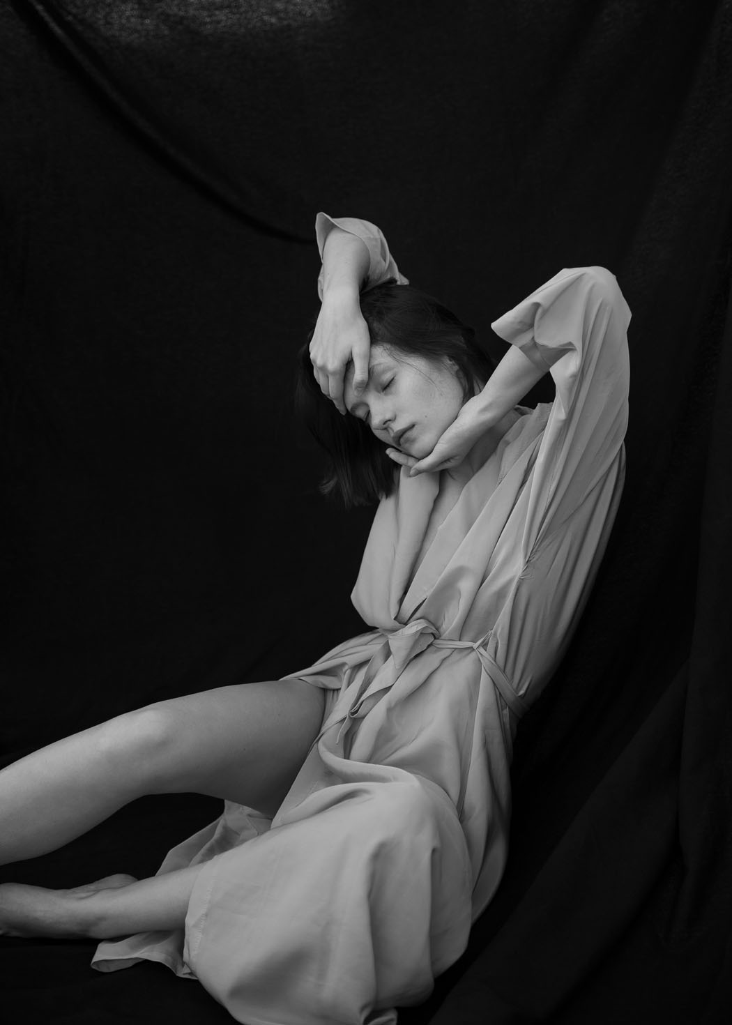 高冷模特描绘性冷淡大片 在巴塞罗那屋顶轻舞