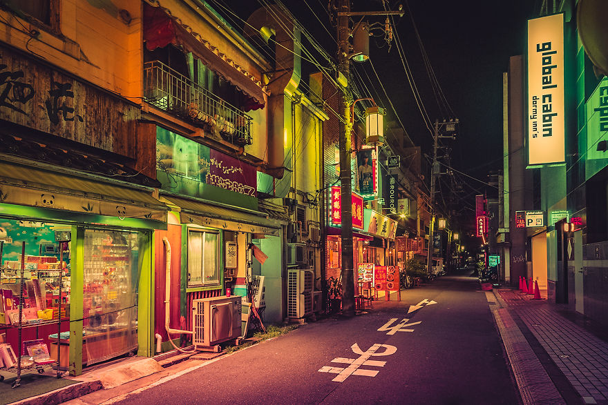 纸醉金迷的日本街头 昏黄幽暗的夜间都市