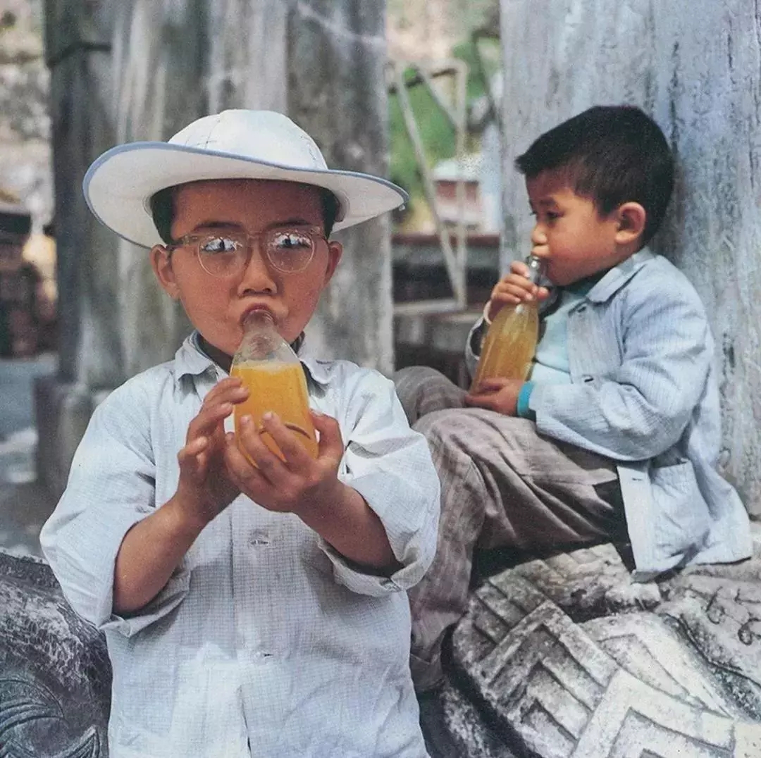 《你好小朋友》：日本摄影师镜头下的80年代中国童年_澎湃新闻-The Paper