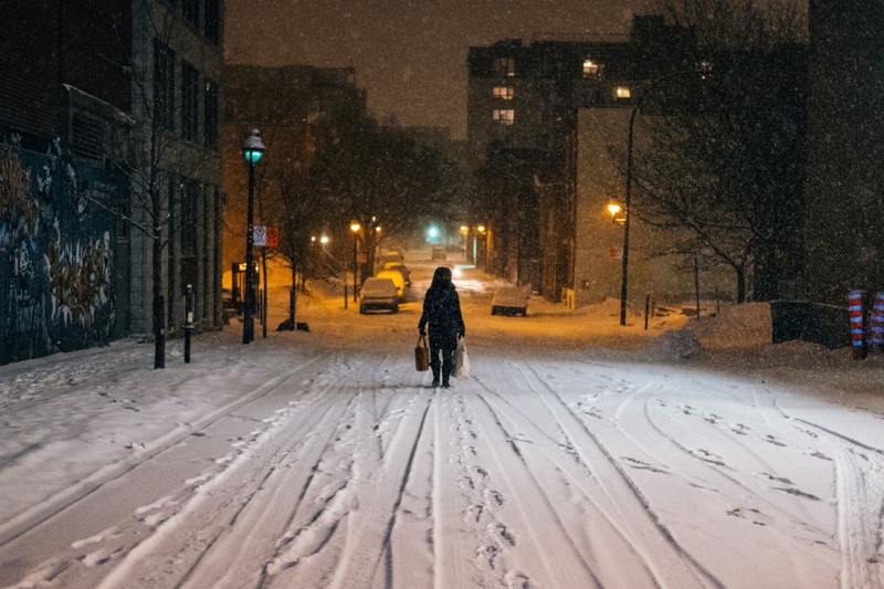 寒冷雪夜的伤感 静谧孤独的冬日街景 