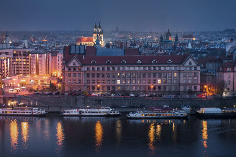寂静的布拉格之夜 淡蓝色的古典城市