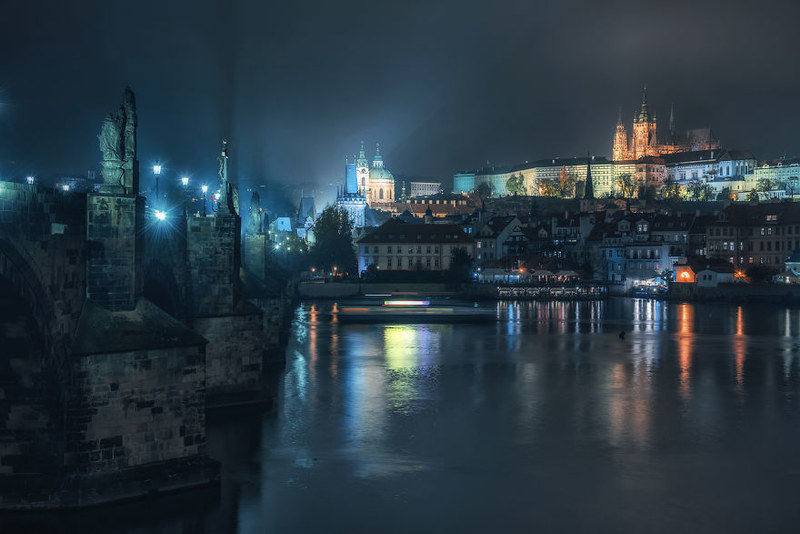 寂静的布拉格之夜 淡蓝色的古典城市