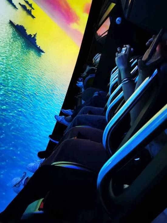 这家虚拟全景沉浸式水族馆的7D影院科技感爆棚!