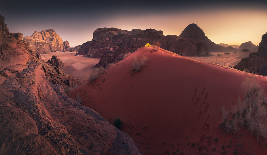 宛若火星表面 约旦荒芜沙漠中的神秘探险