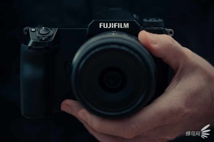 富士最轻巧一亿中画幅相机 GFX100S外观图赏