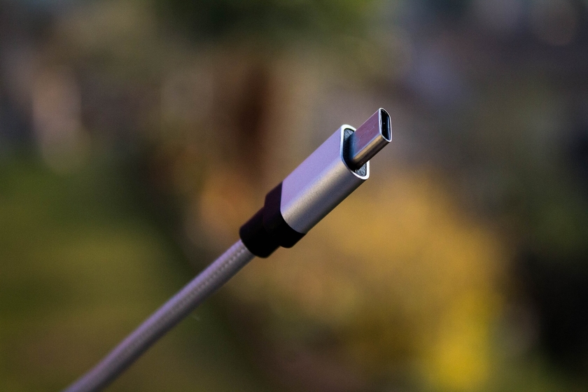 iPhone 15换装USB-C接口 苹果若限制充电功率涉嫌违规