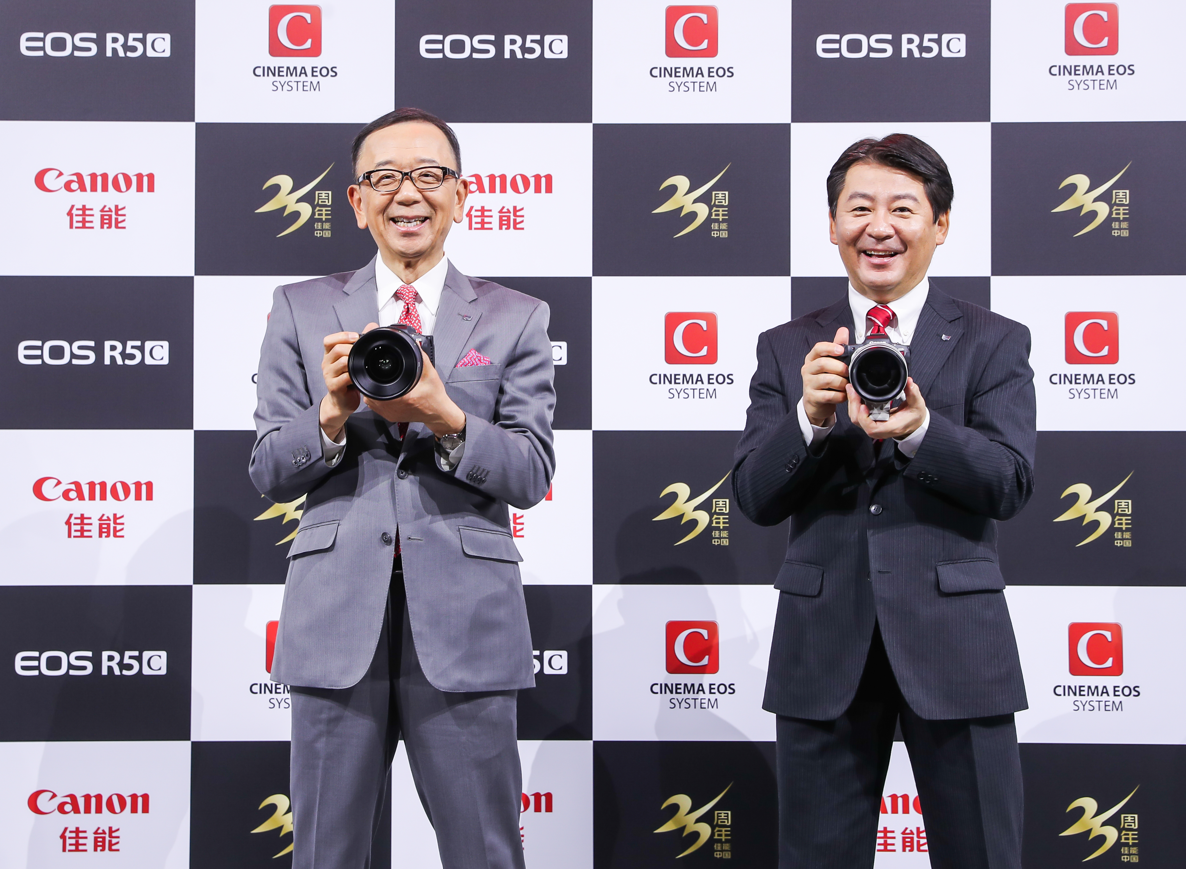 对上市销售充满期待 佳能EOS R5 C发布专访