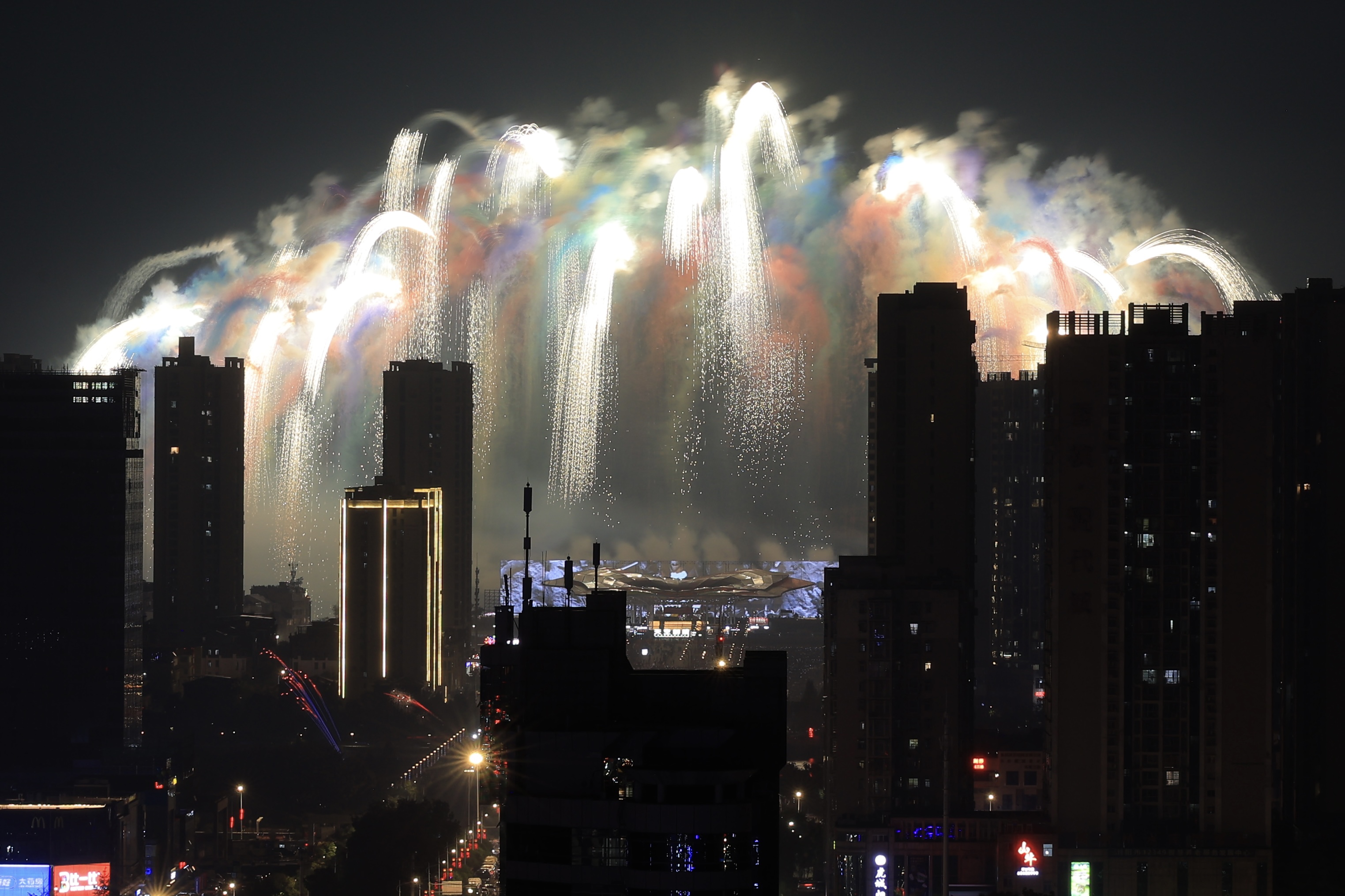 ��ӰΪī���̻�Ϊʫ ����EOS R6 Mark II��RF24-105mm F2.8 L IS USM Z����2025����̻�ҹ