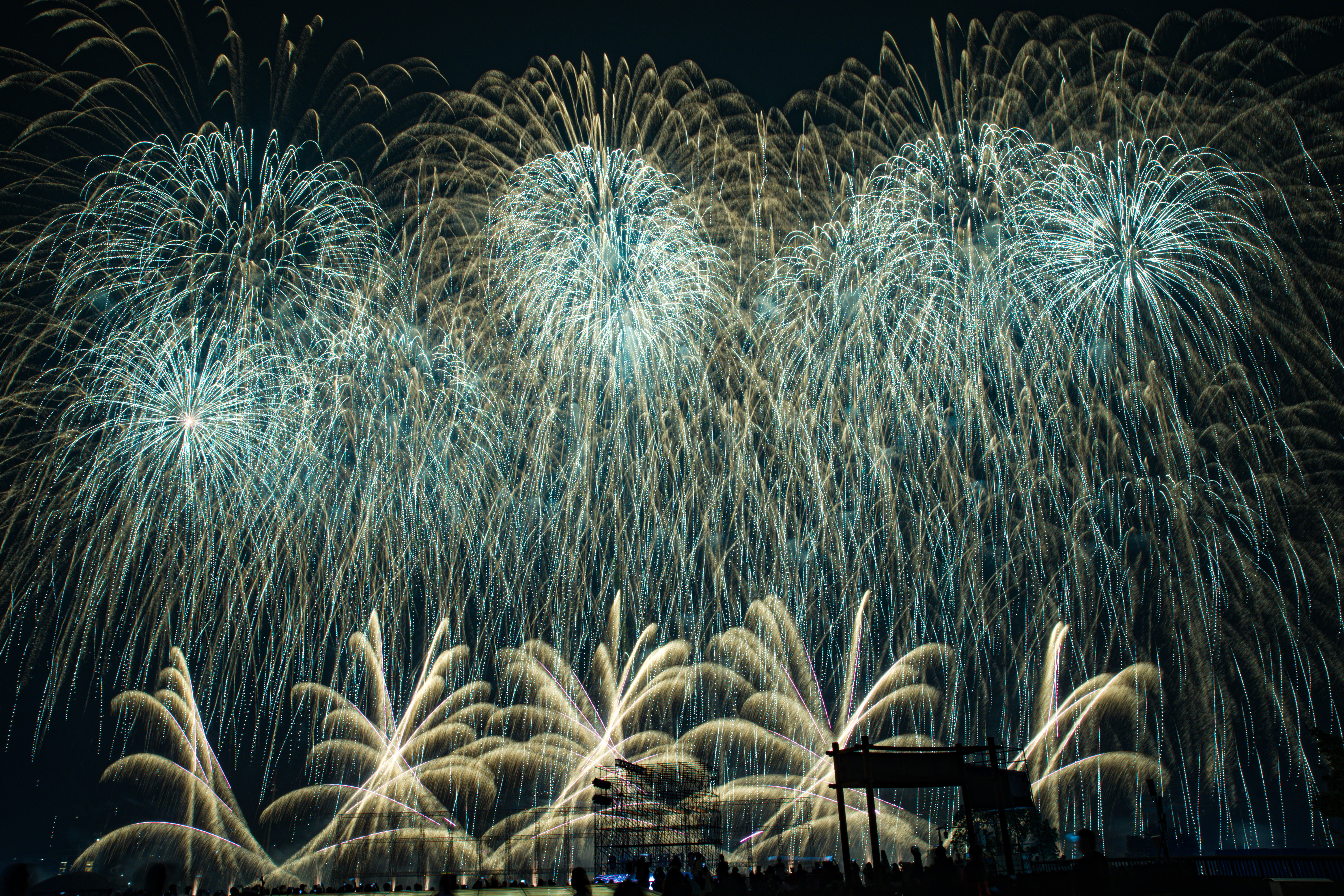 ��ӰΪī���̻�Ϊʫ ����EOS R6 Mark II��RF24-105mm F2.8 L IS USM Z����2025����̻�ҹ